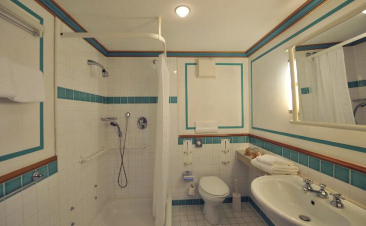 Club Med Saint Moritz Roi Soleil, Bathroom